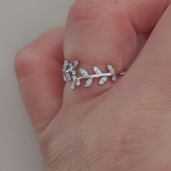 925 Sterling Silver CZ Leaves Ring - Picture 5 of 10